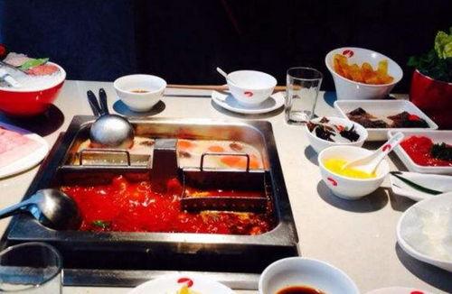 每日吃瓜 网曝黑料海底捞,网曝黑料，吃瓜群众热议